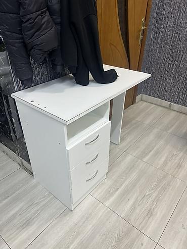 pismini: Kompüter masası, İşlənmiş, Açılmayan, MDF, Dördbucaq masa — 2