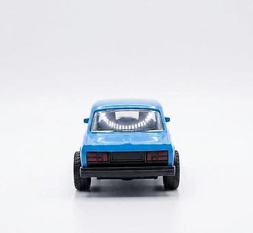 das utu: Mavi rəngli mini model avtomobil – sedan tipli klassik dizayn — 3