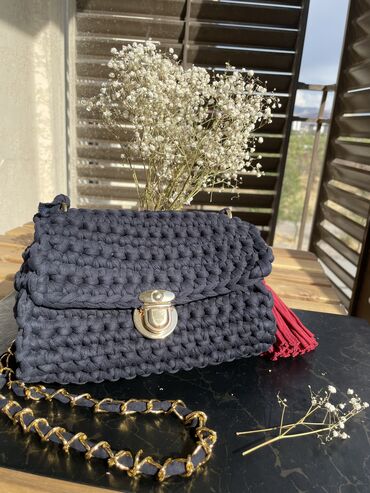 сумки жен: Вязаная стильная сумка, совершенно новая из трикотажной пряжи Вязаная