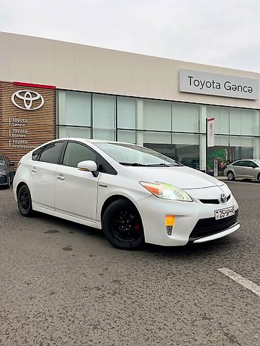 07 2012: Toyota Prius: 1.8 l | 2012 il Hetçbek — 1