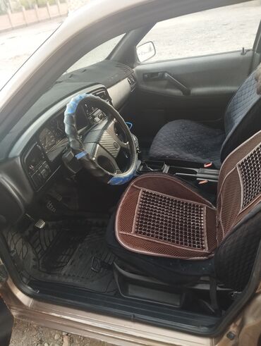 вариантка машина: Volkswagen Passat CC: 1990 г., 1.8 л, Механика, Бензин, Седан