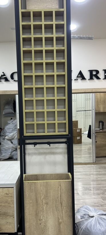 сдам контейнер на ортосайском рынке: Mağaza üçün vitrin/stend - Material: metal karkas + MDF/taxta dekor