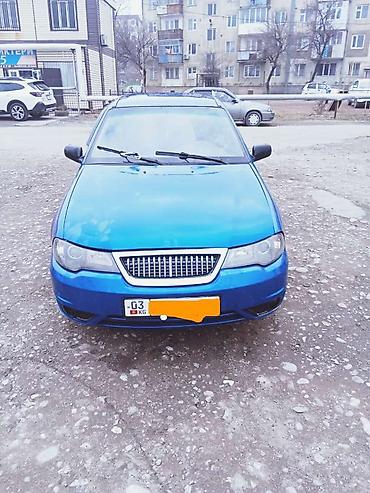 Другие автомобили: Седан синего цвета, 4 двери. Атмосферный бензиновый двигатель — 7