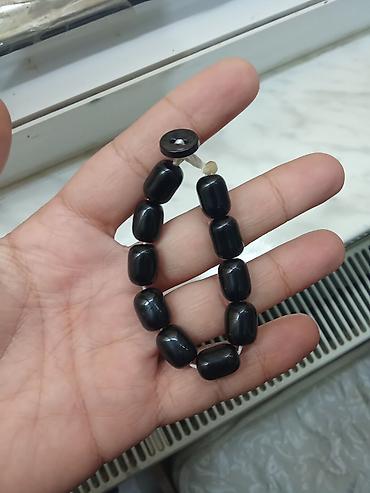 herbi formasi: Qara muncuqdan elastik bilərzik - Material: parlaq qara sintetik/daş — 1