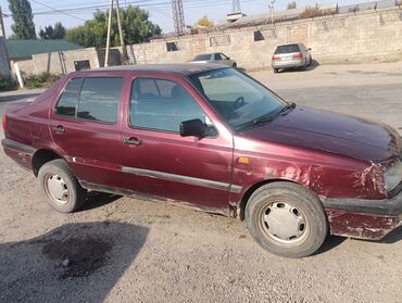 Volkswagen: Volkswagen Vento: 1992 г., 1.8 л, Механика, Бензин, Седан