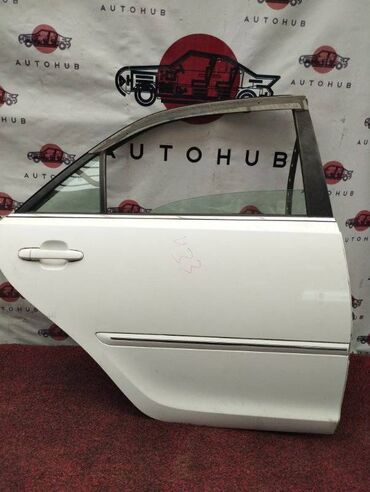 Другие детали кузова: Задняя правая дверь Toyota