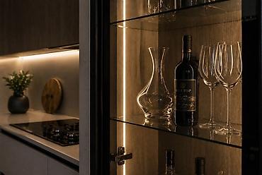 silver kitchen: Кухня угловая современная с подсветкой и встроенной техникой - — 5