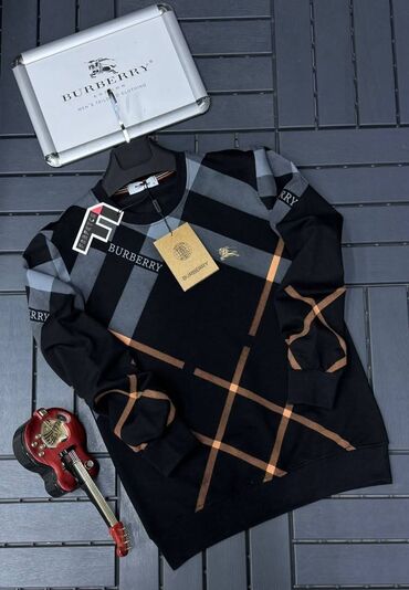 Duksevi: Duksevi 
S m l xl 2xl(pitati za dostupne vel)
Cena 3000 din — 3