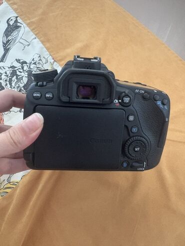 sure dispenser: Canon EOS 80D DSLR fotoaparat + Canon EF-S 18-55mm IS STM obyektiv -