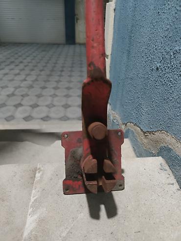 çubuqlar: Armatur və katinka - metal çubuq əyən ətrəqol. Əldə 3 ədəddir. 3nü 100 — 2