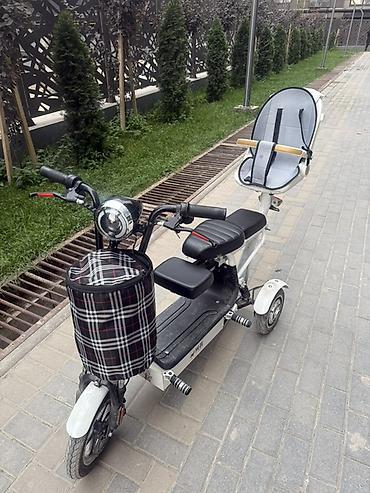 Электрический трехколесный скутер с детским креслом - Три колеса at lalafo.kg Электрический трехколесный скутер с детским креслом - Три колеса