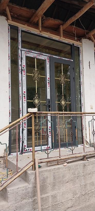 модульные здания: Пластиковое окно на заказ, Тип окна: Балконные, Декоративные особенности: Фрамуга, Бесплатная установка, Без рассрочки — 1