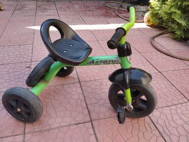3 колесный велосипед для детей: Продается велосипед 3х колесный до 3х лет. 1500 сом