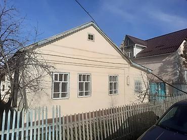 Продажа коттеджей и домов: Продаю дом в городе Талас, в центре на пересечении — 1