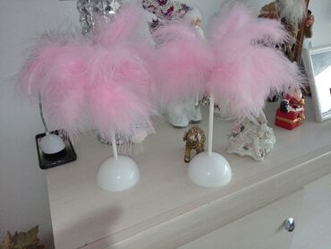 pink haljinica: Obe pernate lampe za 1500 din