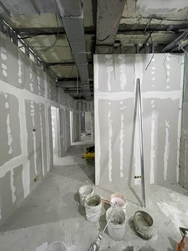 Штукатурка, шпаклевка: Штукатурка стен, Штукатурка потолков, Шпаклевка стен | Акриловая вода эмульсия, Арт бетон Больше 6 лет опыта — 12