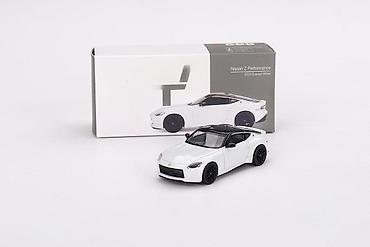 odece: 🏎️ Nissan Z Performance 2023 Everest White – MiniGT 1:64 MiniGT — 1