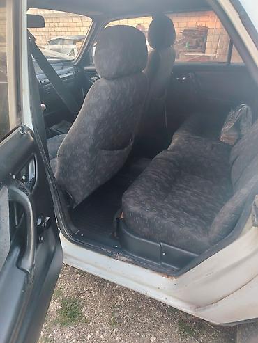 QAZ: GAZ-3110 Volga sedan - Kuzov: 4 qapılı sedan, ağ rəng - Mühərrik — 6