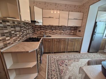Mətbəx mebeli: Metbex mebeli 580 Azn satilir yaxsi veziyyetdedir.Uzerinde qaz moyka