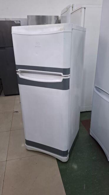 Plitələr və bişirmə panelləri: 2 qapılı Indesit Soyuducu Satılır, rəng - Ağ