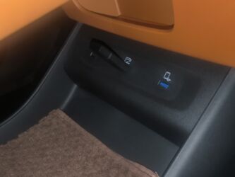 Tesla: Maraglanna şəxslər əlaqə saxlasın ətraflı məlumat verim — 7