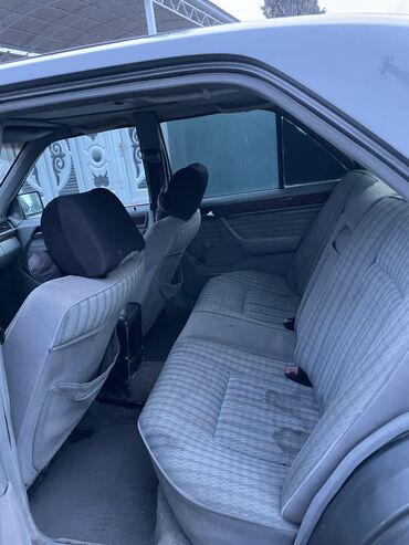 Mercedes-Benz: Mercedes-Benz 220: 1990 г., 2.3 л, Механика, Бензин, Седан — 7