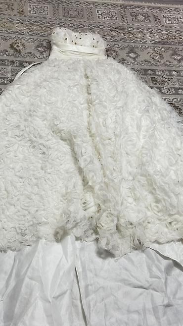 Свадебные платья: Платье свадебное с эффектом розы Было в аренде 3 раза Некоторые — 2