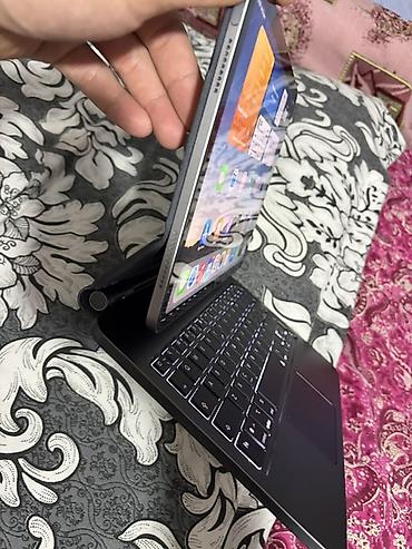 ipad 6th generation: Клавиатура‑чехол с тачпадом для iPad - Форм‑фактор “ноутбук”: жёсткое — 3