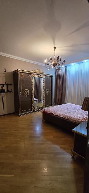 Həyət evləri və villaların satışı: Satılır – geniş həyət evi - Üç mərtəbəli, mansardlı mülk. - Fasadda — 12