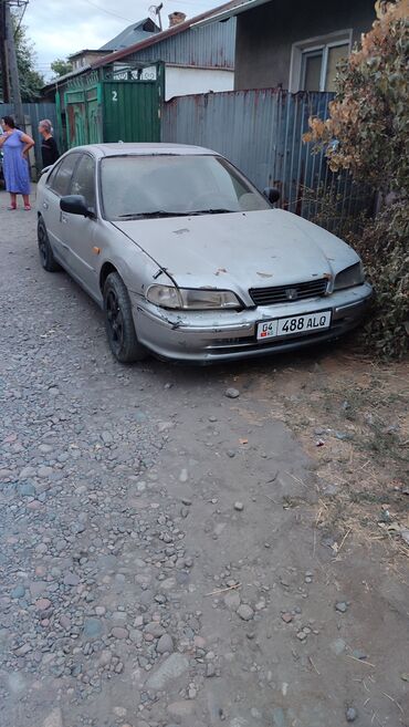 дом на обмен: Honda Accord: 1993 г., 2 л, Механика, Бензин, Седан