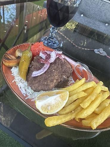 nar suyu: Şah plovlu-kabab porsiyası - Porsiya tərkibi: ağ düyü süfrəsi — 1