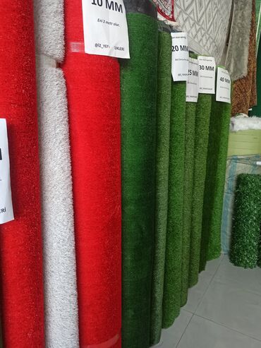 Kasalar: Süni ot rulonları müxtəlif qalınlıqlarda və rənglərdə mövcuddur. Yaşıl