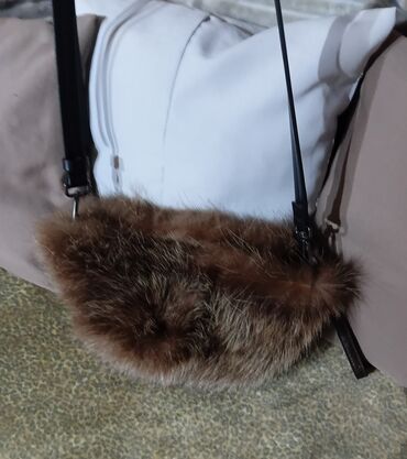 Torbe: Torba/pojasna tašna od krzna sa kožnim kaišem - Elegantna polumesec — 11