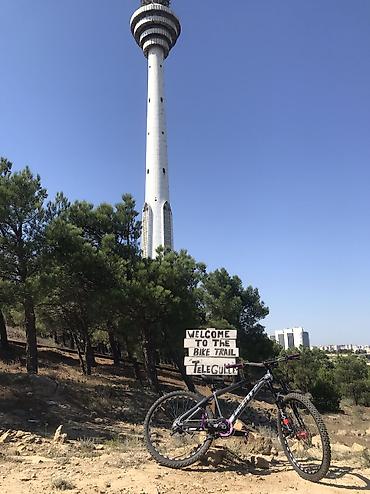 canyon velosiped: Trail/Enduro tipli dağ velosipedi – tam toplanmış, dözümlü və texniki — 1