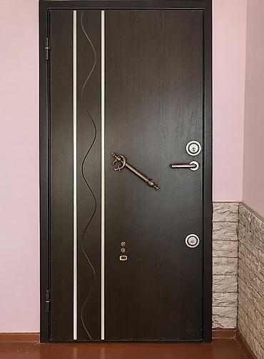 Mənzil üçün İşlənmiş Giriş qapısı Glazok ilə, Ünvandan götürmə