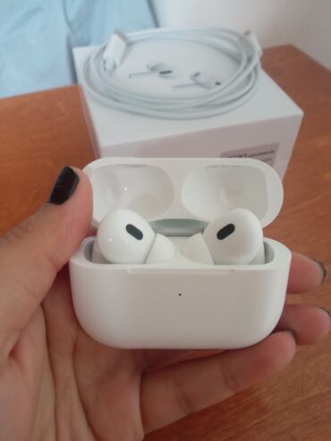 airpods qulaqcıq: 40 m AİRPODS hədiyyə edilib işletmirem deyə atmişam qıraga istifade