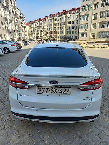 fujin: Ford Fusion sedan – ağ rəngdə, geniş və komfortlu salon — 8