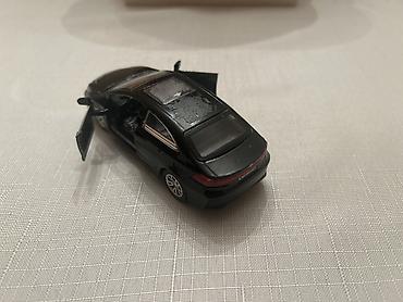 Avtomobil modelləri: Ağ rəngli mini model avtomobil – sedan/krossover üslubunda oyuncaq — 18