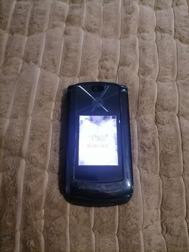 Motorola: Motorola preklopni telefon (RAZR serija) - Klasični preklopni dizajn — 2