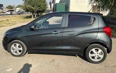 продаю на ипсум: Chevrolet Spark: 2017 г., 1 л, Автомат, Бензин, Хэтчбэк