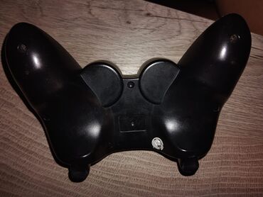 Oyun konsolu satilir bu konsol telefon,televizor,ps3,komputer üçündür