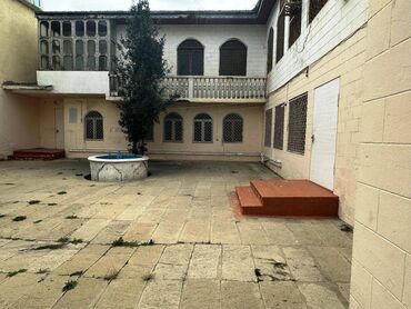 Həyət evləri və villaların satışı: Bakıxanov qəs. 5 otaqlı, 200 kv. m, Orta təmir — 2