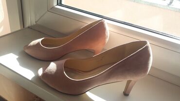 ženske kratke kožne čizme: Sandale, 40