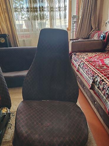 Avtomobil oturacaqları dəsti - Tərkib: 2 ön oturacaq + 1 arxa skamya