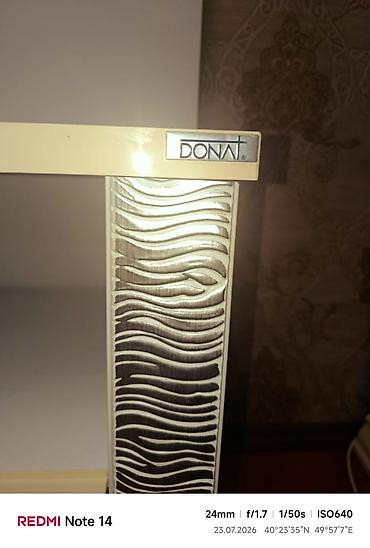 divar refleri: DONAT brendi TV stendi - Rəng: ağ, zərif qızılı dekor elementləri ilə — 5
