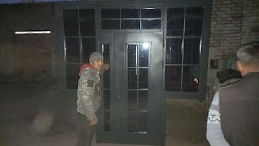 Двери для домов и квартир: Двери для домов и квартир, Бронированная, Одностворчатая, Кыргызстанская, Со стеклом, цвет - Фиолетовый — 3