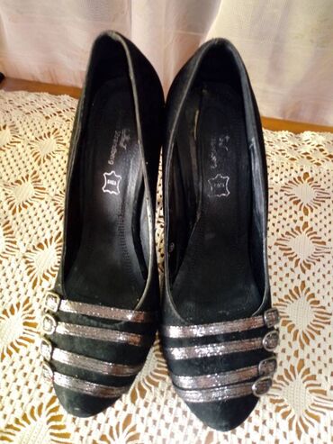 make up: Pumps, 38