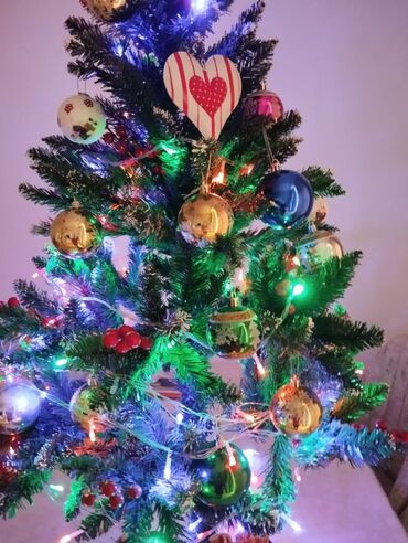 Futbolkalar: Yolka hün 130 sm hərbir Ləvazimatlar üstundə hazır vəyiyyətdə Alíníb — 1