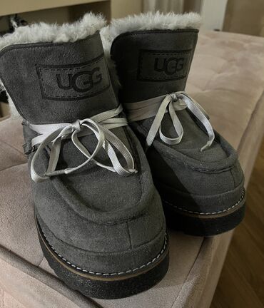 cizme preko kolena ravne: Ugg mini čizme, bоја - Siva, 37