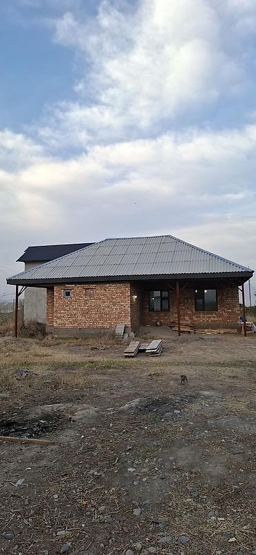 Үйлөрдү сатуу: 4 бөлмө, 90 м², 5 соток, Токмок, Менчик ээси — 1